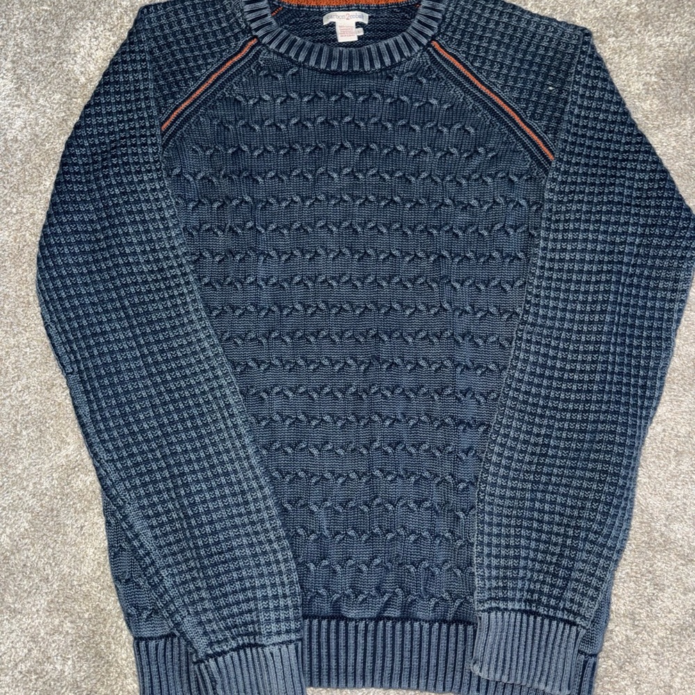 Navy Blue Crewneck Sweater with Textured Knit and Ribbed Cuffs